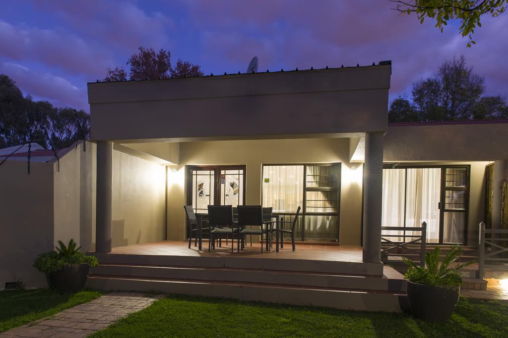 The Suburban Guest House Bloemfontein Eksteriør billede